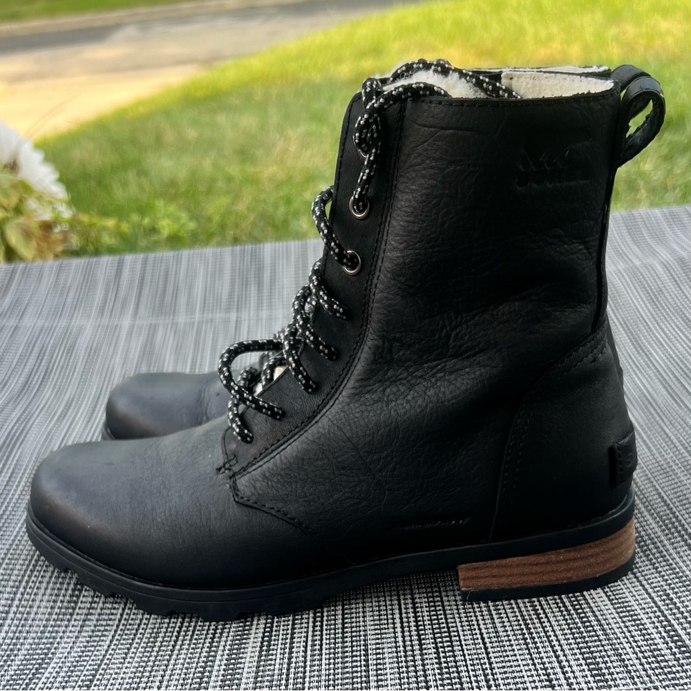 Sorel Emelie Short Lace Cozy Waterproof Boot Black Size 8 Great Condition - Picture 5 of 15